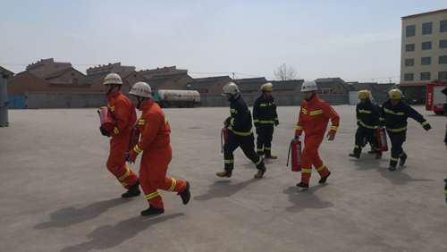 上党区消防大队到我公司乙炔分厂进行联合消防演练