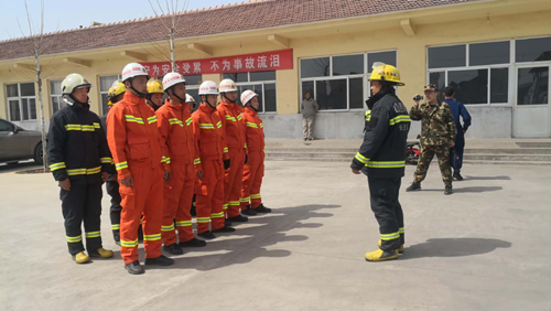 上党区消防大队到我公司乙炔分厂进行联合消防演练