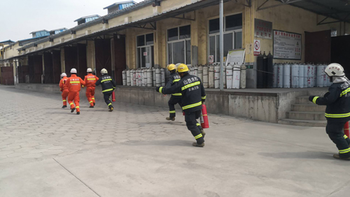 上党区消防大队到我公司乙炔分厂进行联合消防演练