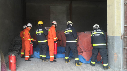 上党区消防大队到我公司乙炔分厂进行联合消防演练
